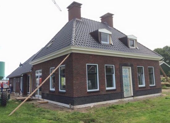 Nieuwbouw woning met inwoning te Kallenkote